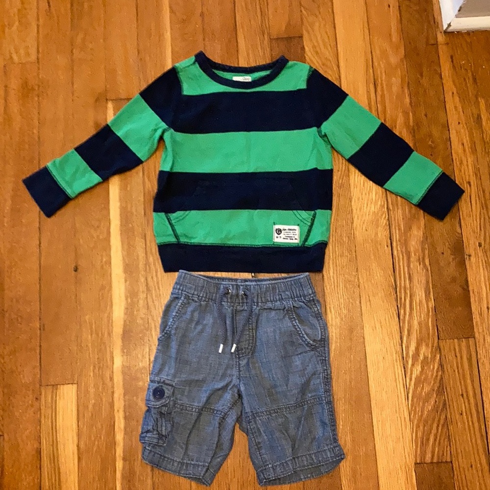 Adorable boys gap matching fall outfit.